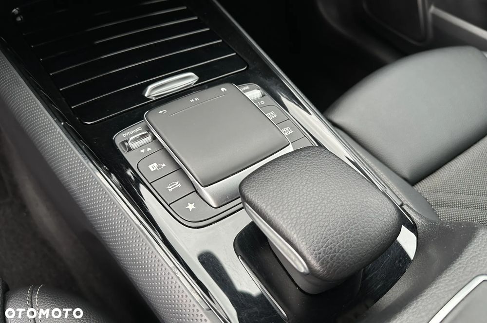 Mercedes-Benz GLA 200 Style - 22