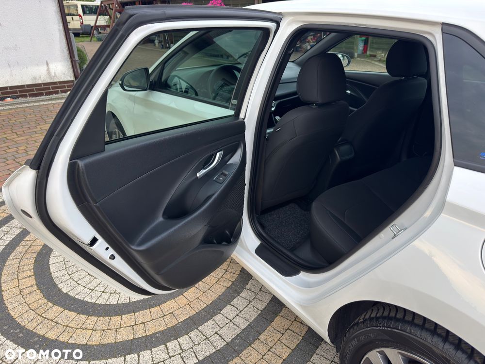 Hyundai i30 1.4 Passion Plus - 19