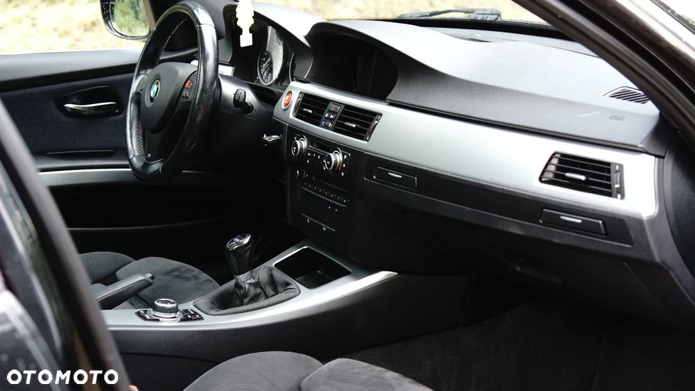 BMW Seria 3 318d DPF Edition Sport - 28