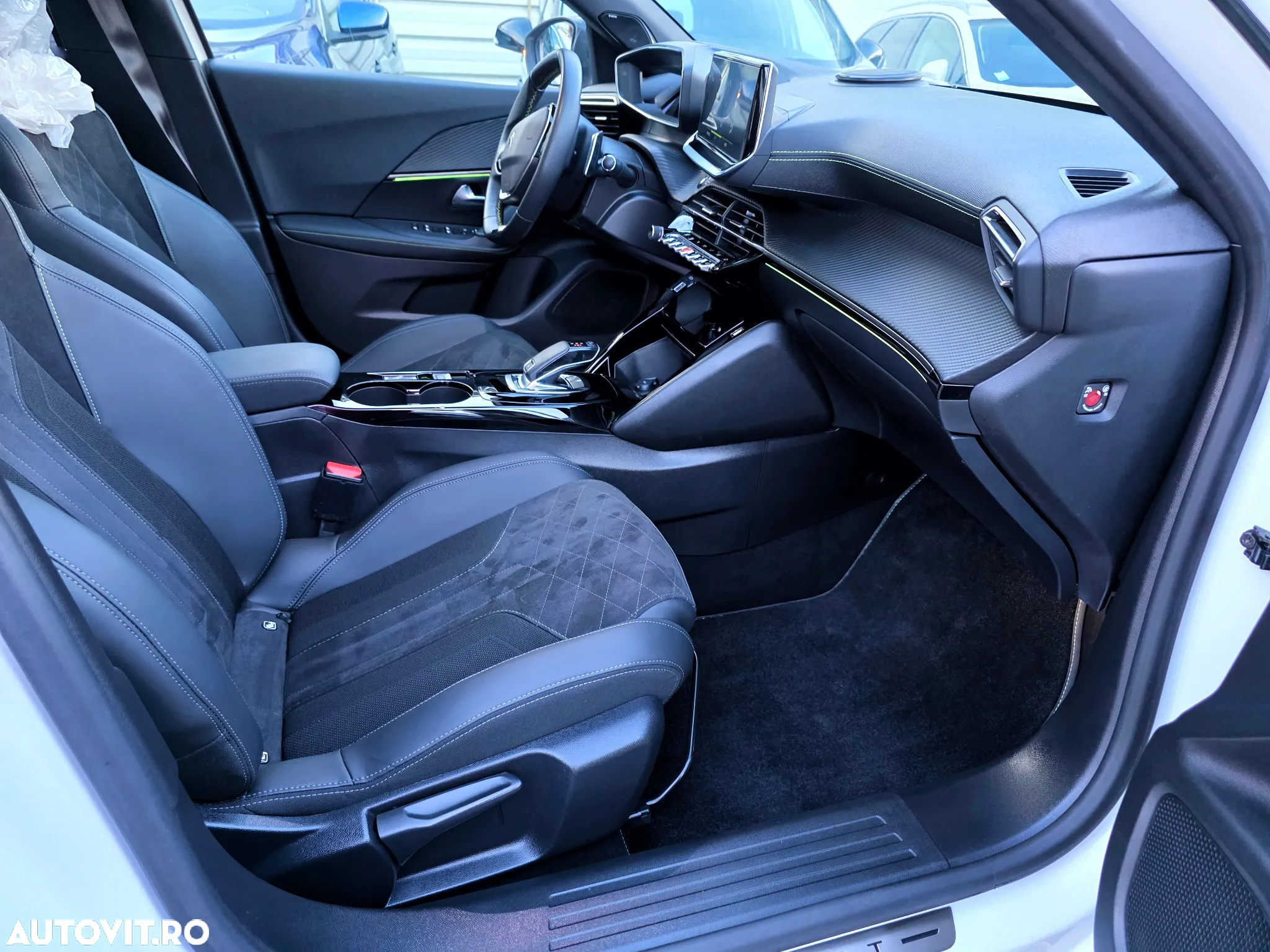 Peugeot 2008 PureTech 155 EAT8 GT Pack - 15