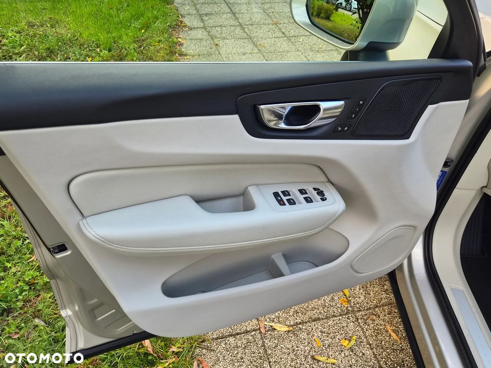 Volvo XC 60 B4 D AWD Essential - 18