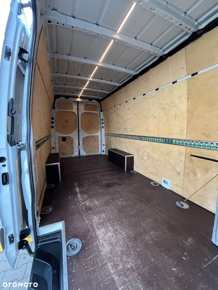 Mercedes-Benz Sprinter - 11