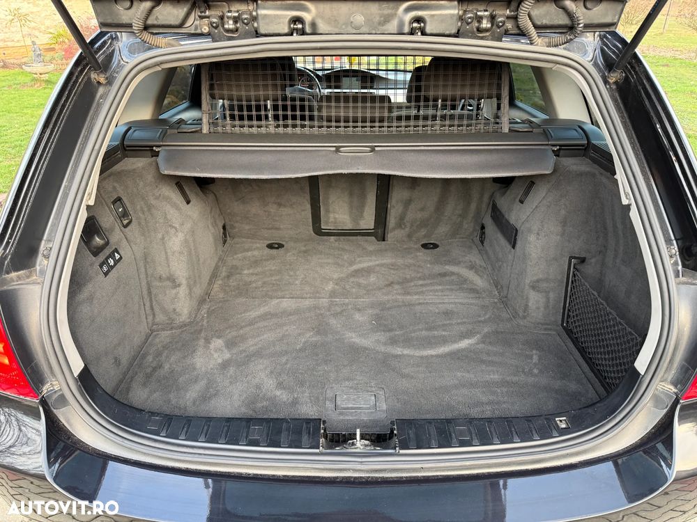 BMW Seria 3 318d DPF Touring Edition Exclusive - 31