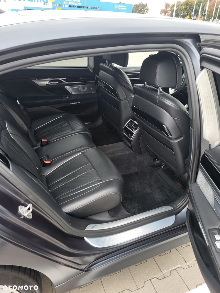BMW Seria 7 M760Li xDrive - 22