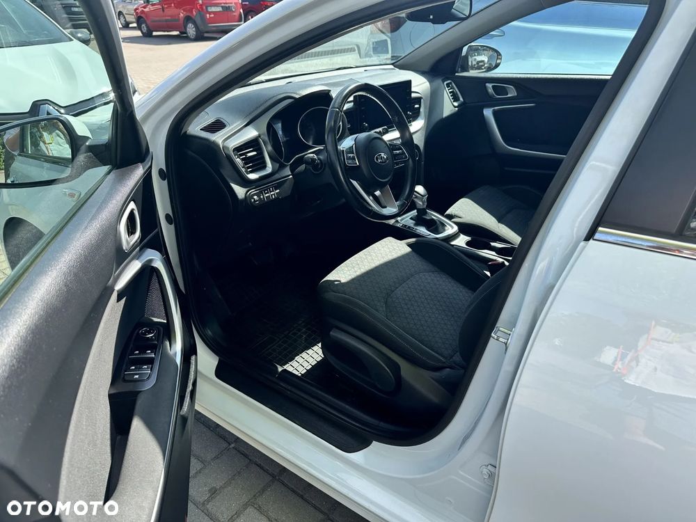 Kia Ceed - 12
