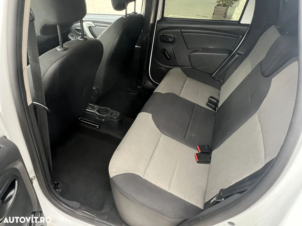 Dacia Duster 1.6 4x4 Laureate - 8