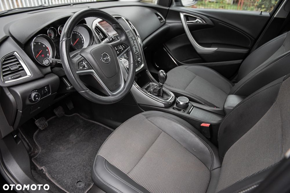Opel Astra 1.6 Turbo Cosmo - 14