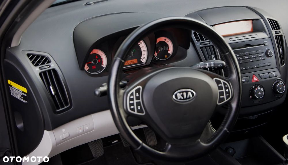 Kia Ceed 2010 photo 4