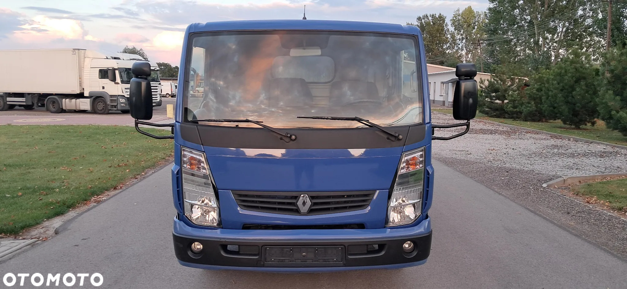 Renault Maxity 130.35 - 23
