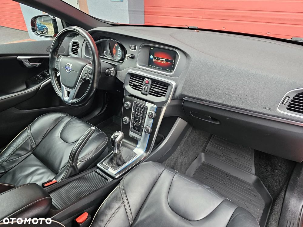 Volvo V40 D4 Summum - 19