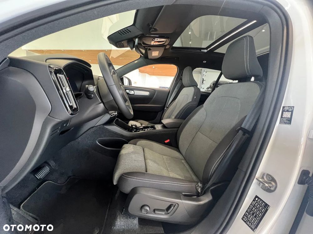 Volvo XC 40 B4 B AWD DKG Ultimate Dark - 22