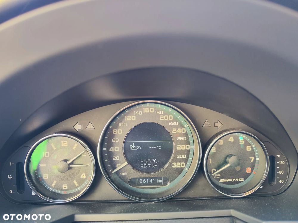 Mercedes-Benz Klasa E 55 AMG - 6