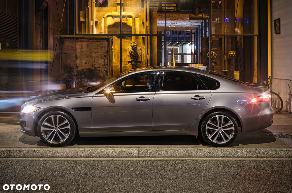 Jaguar XF 2.0 T Prestige - 4