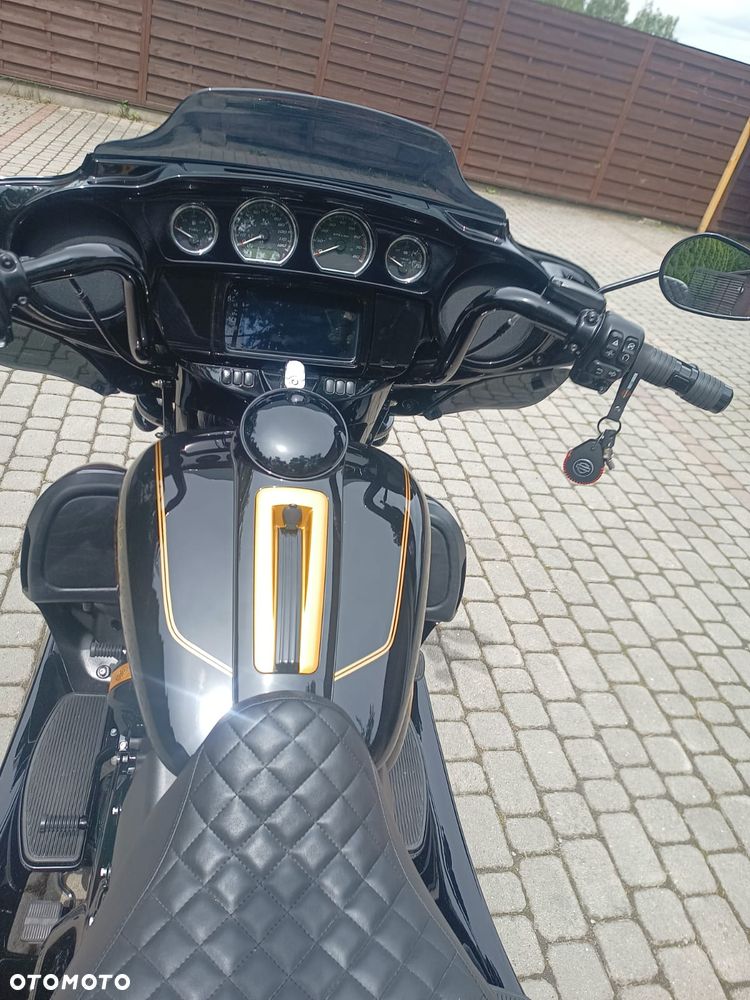 Harley-Davidson FLHTCU Ultra - 2