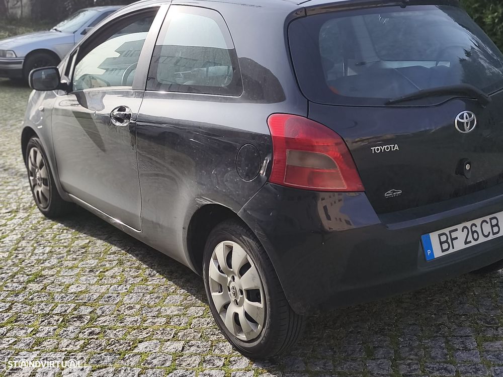 Toyota Yaris 1.3 VVT-i Sol High Pack - 4