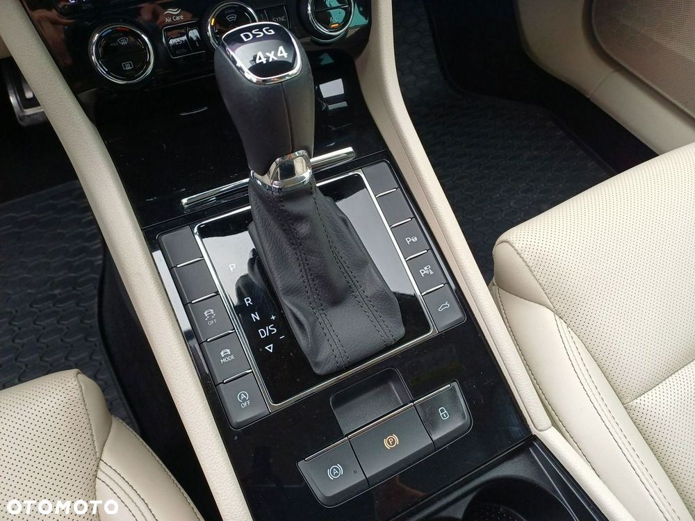 Skoda Superb 2.0 TSI 4x4 L&K DSG - 19