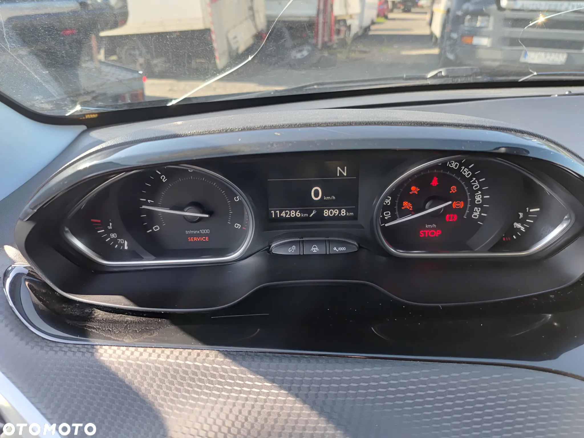 Peugeot 2008 e-HDi FAP 92 EGS6 STOP & START Allure - 24