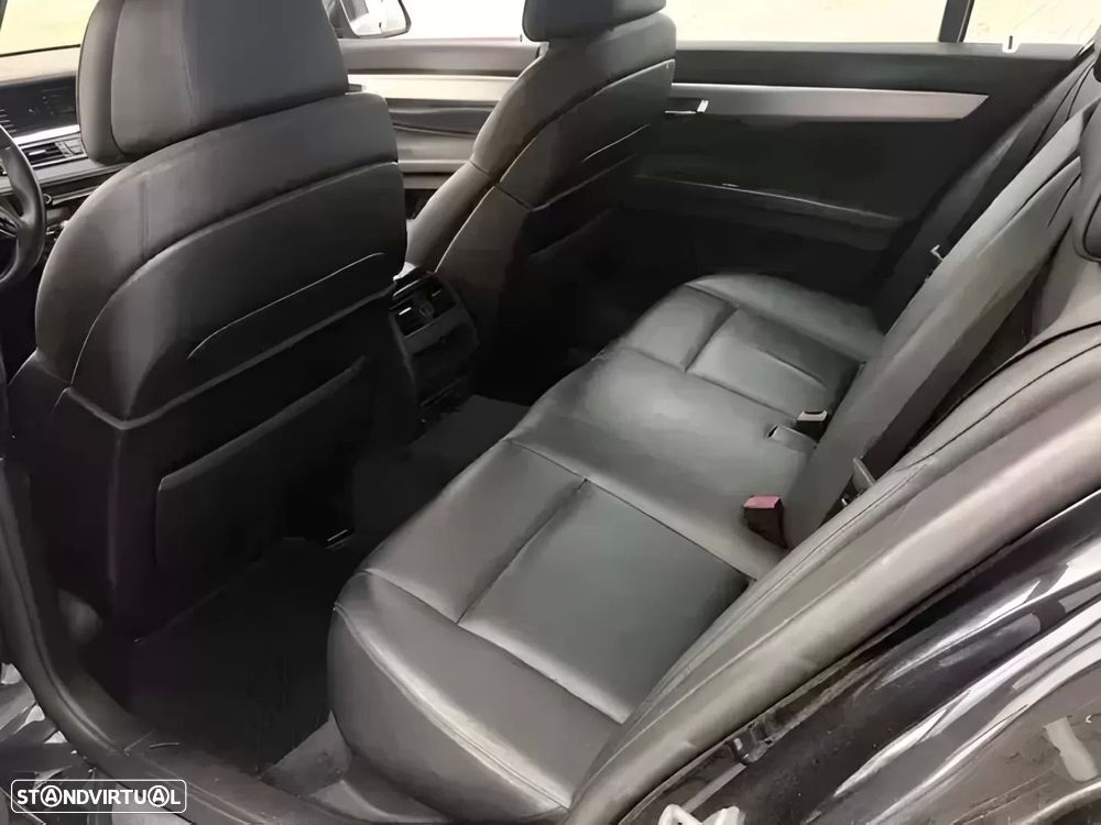 BMW 740 d Pack M - 8