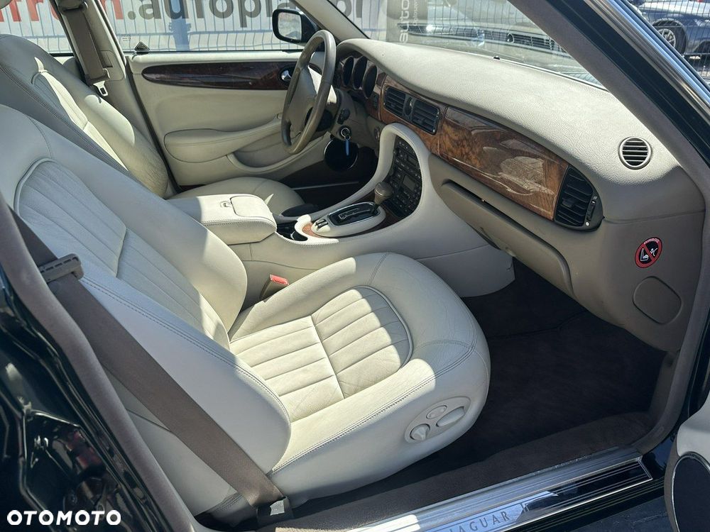 Jaguar XJ - 27