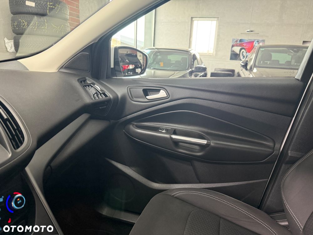 Ford Kuga 1.5 EcoBoost 2x4 Titanium - 28