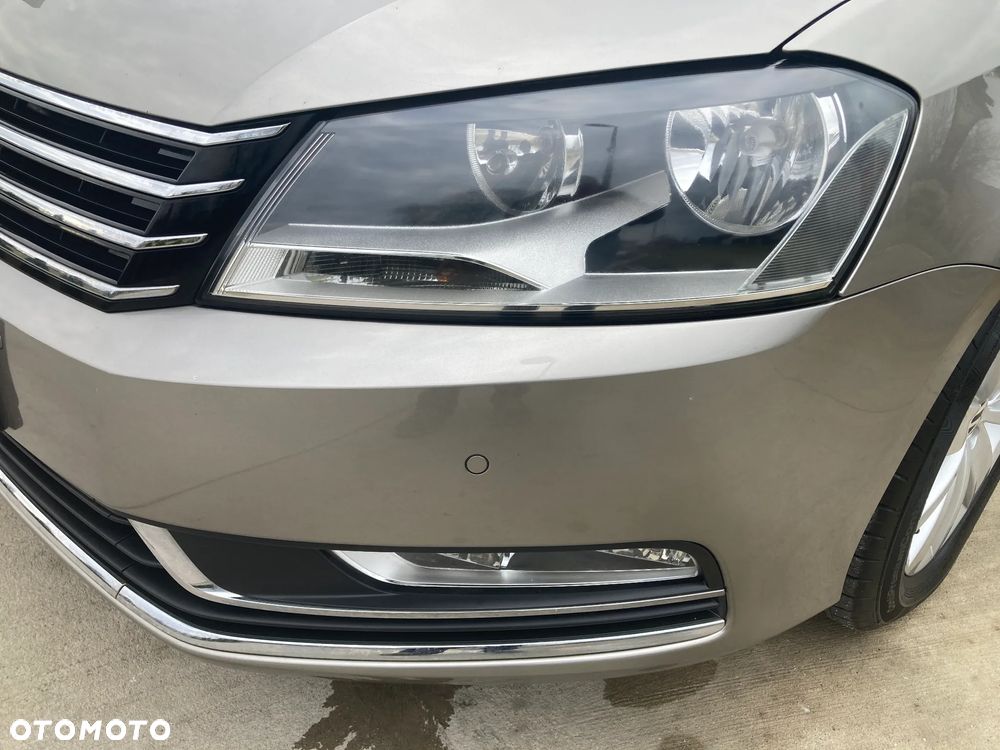 Volkswagen Passat 2.0 TDI DPF BlueMotion Technology Highline - 16