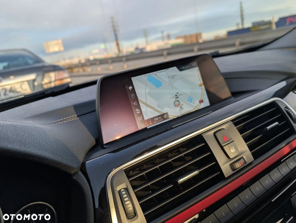 BMW Seria 3 318i Sport Line - 12