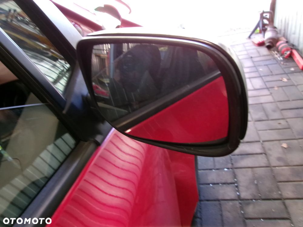 LUSTERKO  PRAWE LEWE  ELEKTR. TOYOTA YARIS II 05-11 - 2