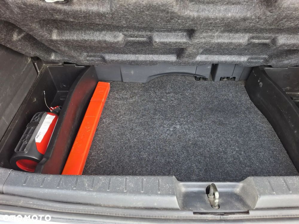 Toyota Yaris 1.3 Sol - 13