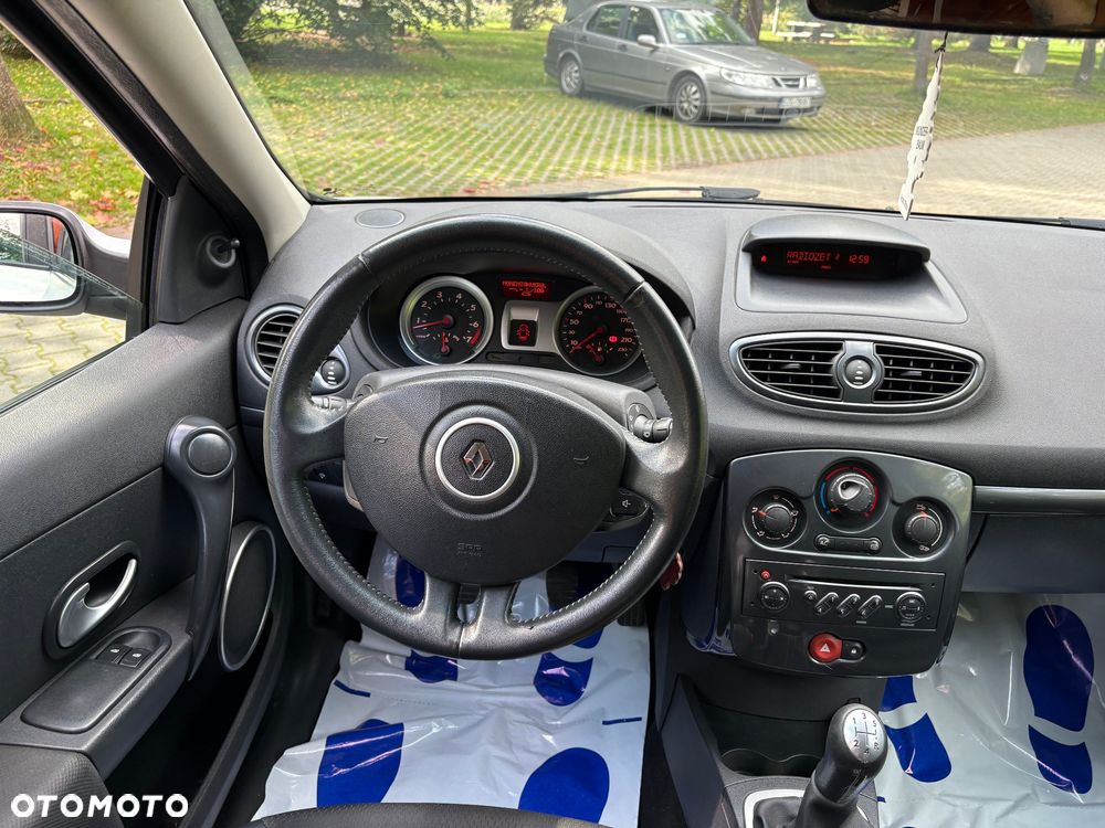 Renault Clio - 21