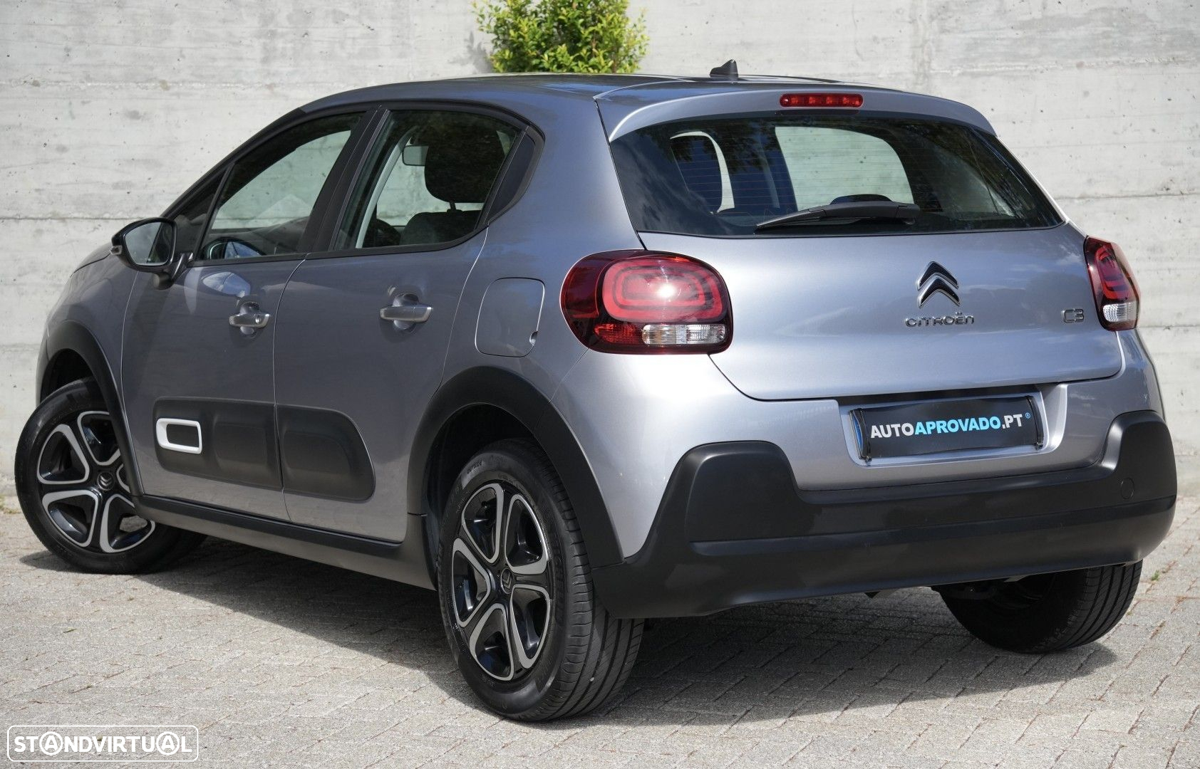 Citroën C3 1.2 PureTech Shine - 2