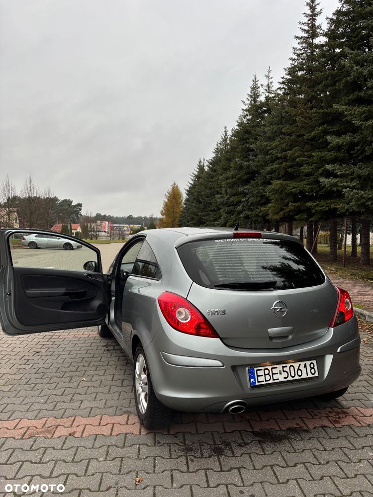 Opel Corsa 1.4 16V Limited Edition - 4