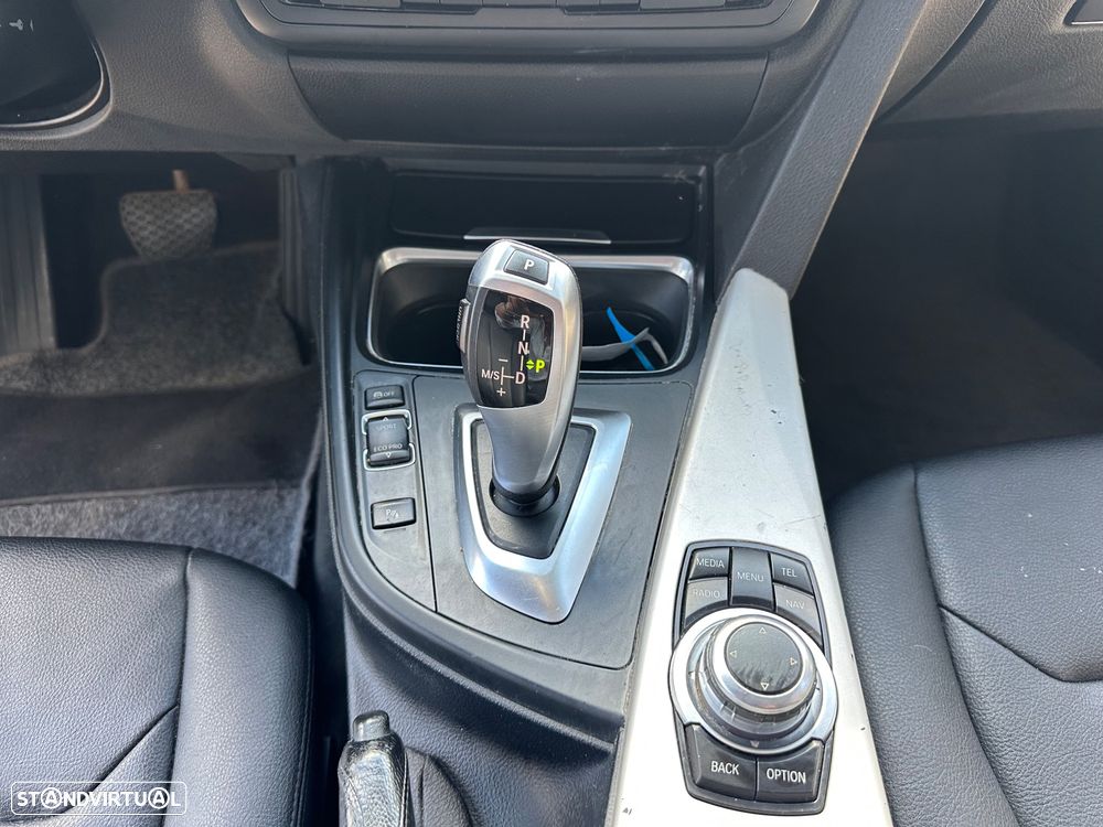 BMW 318 d Aut. Luxury Line - 21