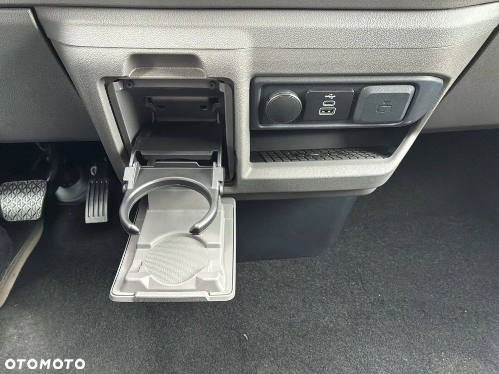 Volkswagen Caravelle - 34