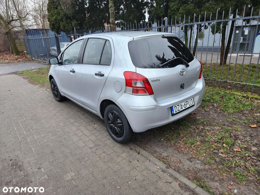 Toyota Yaris 1.0 Terra EU5 - 3