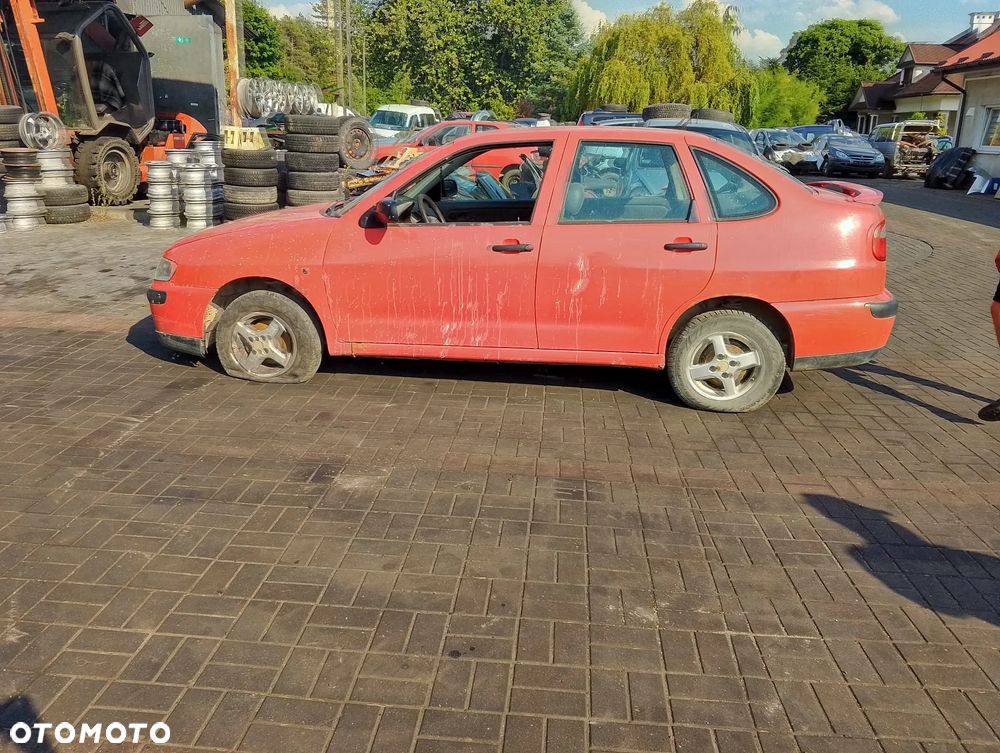 Seat Cordoba (99-02r.) 1.4 B 59KM. Silnik AKK Skrzynia DXK lakier P3G / LP3G / D8.Cały na części. GWARANCJA !!! Przód Tył Zestaw Komplet Drzwi Klapa Zderzak Błotnik Maska Grill Atrapa Szyba Pas Lampa Lusterko Boczki Fotel Kanapa Kokpit Deska Rozdzielcza Przełącznik Włącznik Sterownik Przewody Wiązka Instalacja Moduł Komputer Czujnik Listwa Pompa Alternator Wtryski Głowica Rozrusznik Kompresor Sprzęgło Dwumas Silnik Skrzynia ABS Klimatyzacji Paliwa Wspomagania Kolektor Turbina Przepustnica Zawór Chłodnica Koło Hak Belka Sanki Zawieszenie Mcpherson Półoś Amortyzator Wydech Tłumik Zacisk Most - 6