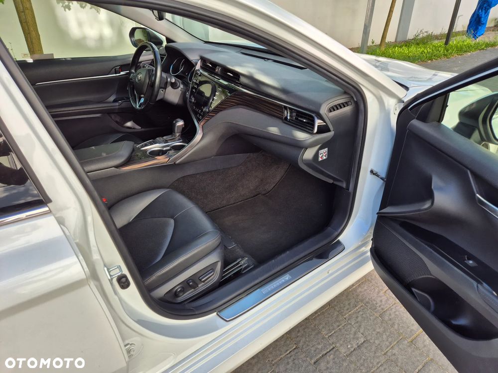 Toyota Camry 2.5 Hybrid Executive CVT - 9