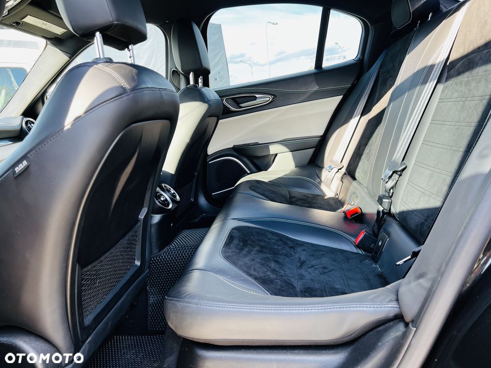 Alfa Romeo Giulia 2.9 Bi Turbo V6 Quadrifoglio - 9