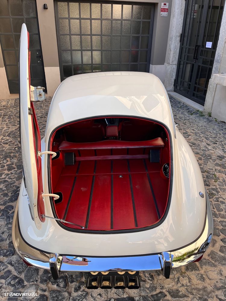 Jaguar E-Type - 11
