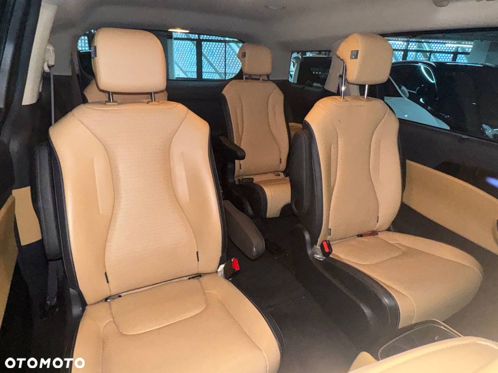 Kia Carnival - 29