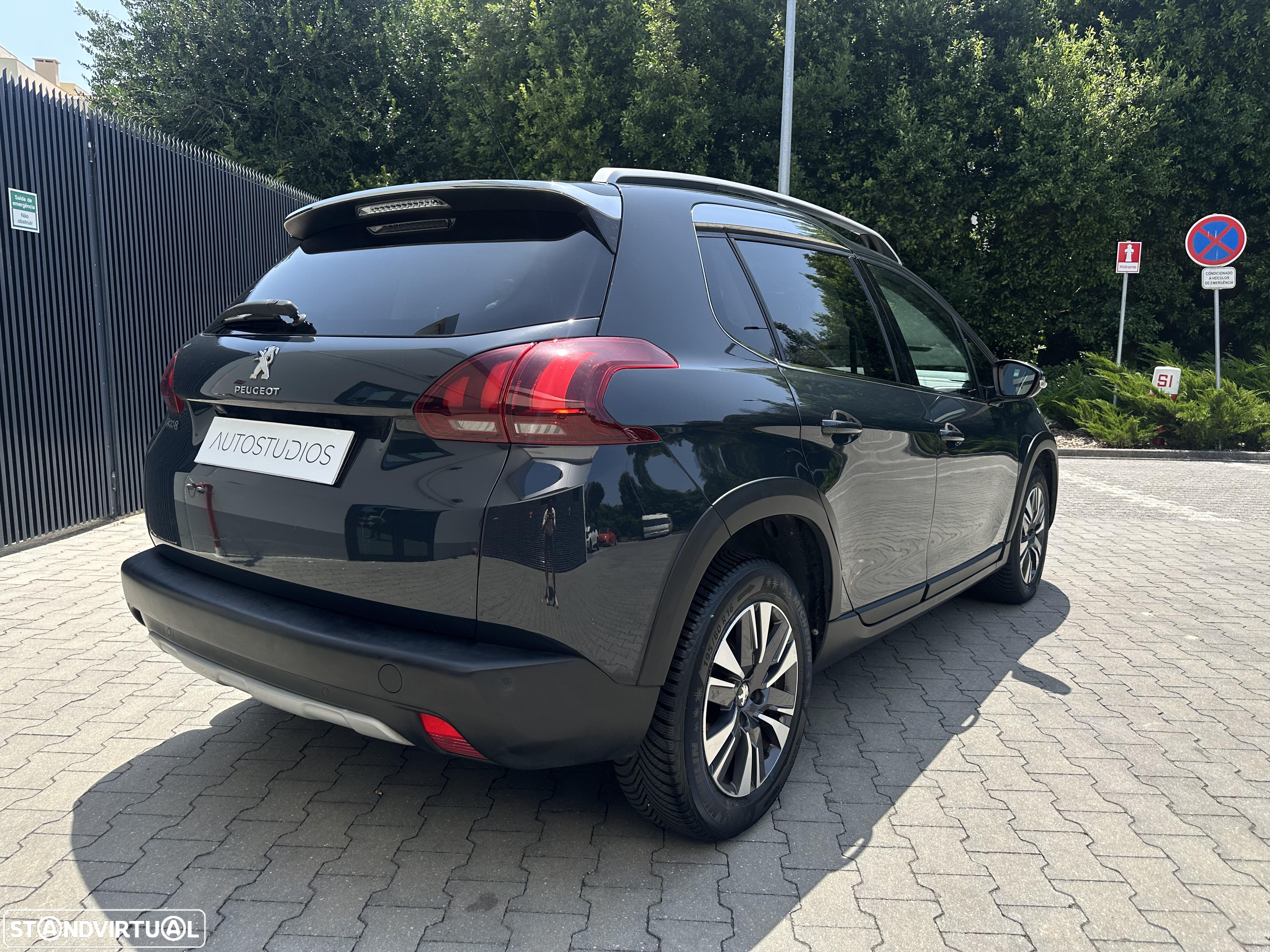 Peugeot 2008 1.2 PureTech Allure EAT6 - 9
