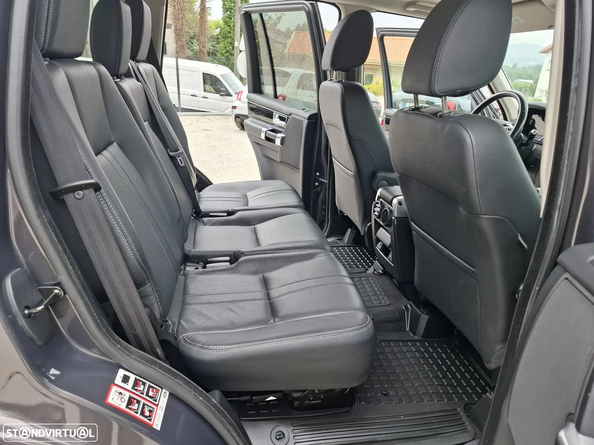 Land Rover Discovery SD V6 HSE - 16