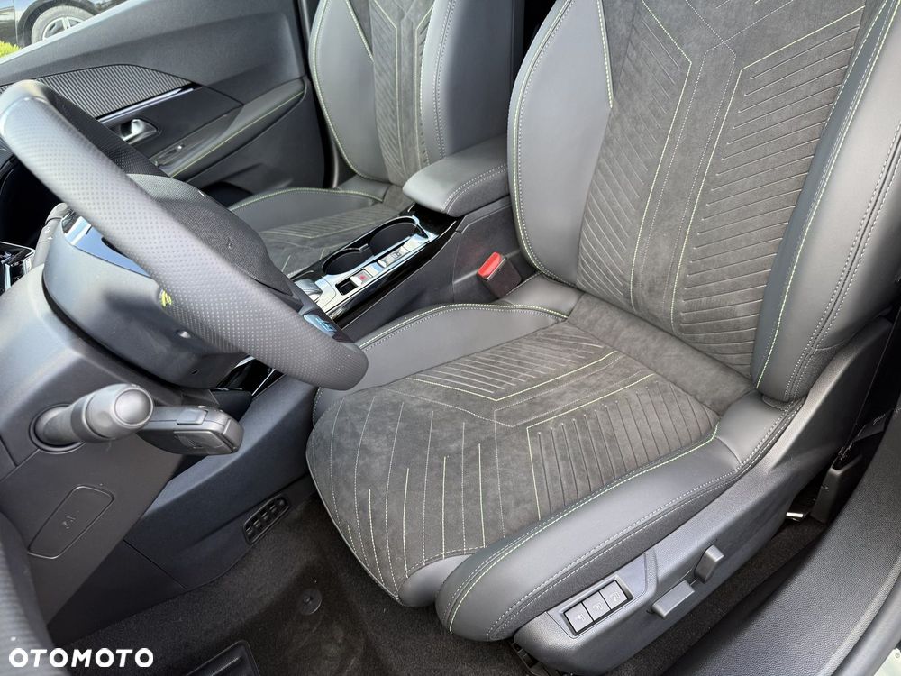 Peugeot 2008 PureTech mHEV GT E-DCS6 - 13