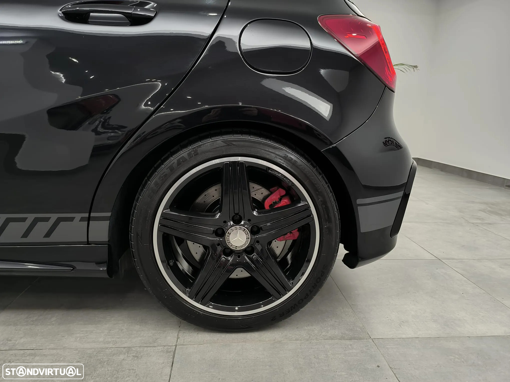 Mercedes-Benz A 45 AMG 4Matic Speedshift 7G-DCT - 17