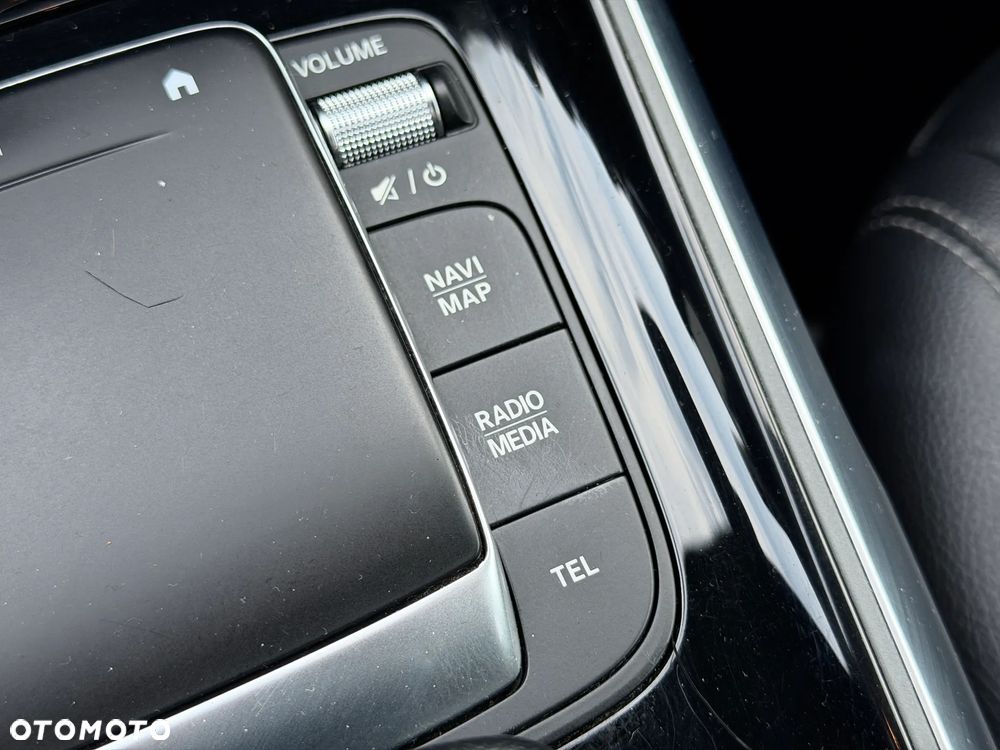 Mercedes-Benz GLB 200 Progressive 7G-DCT - 24