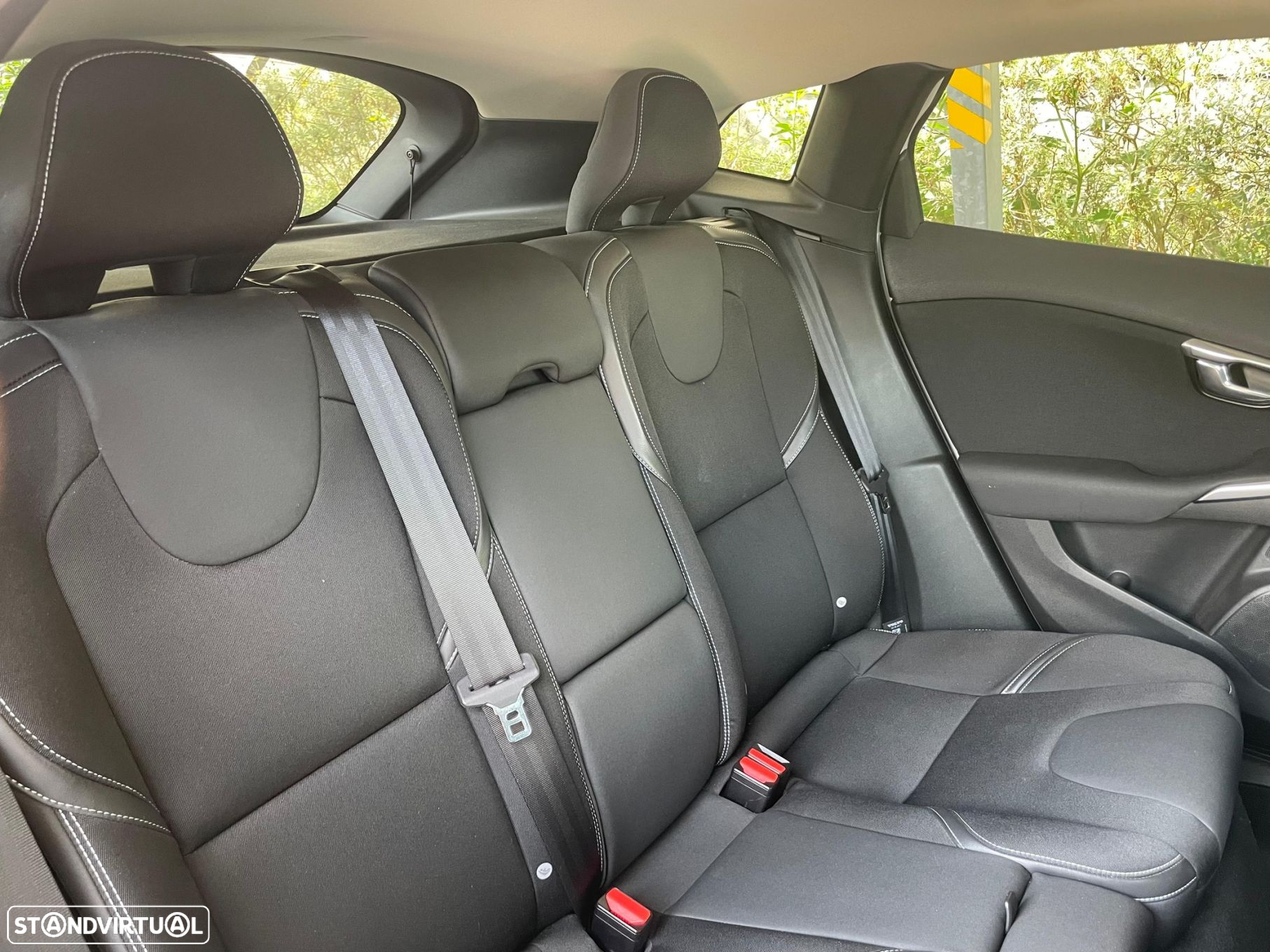 Volvo V40 2.0 D2 Momentum Eco - 11