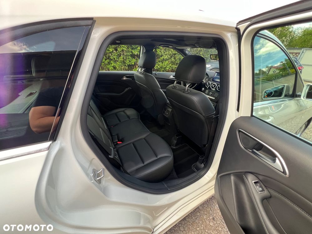 Mercedes-Benz Klasa B 250 4Matic 7G-DCT - 38