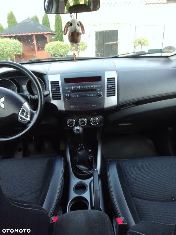 Mitsubishi Outlander - 4