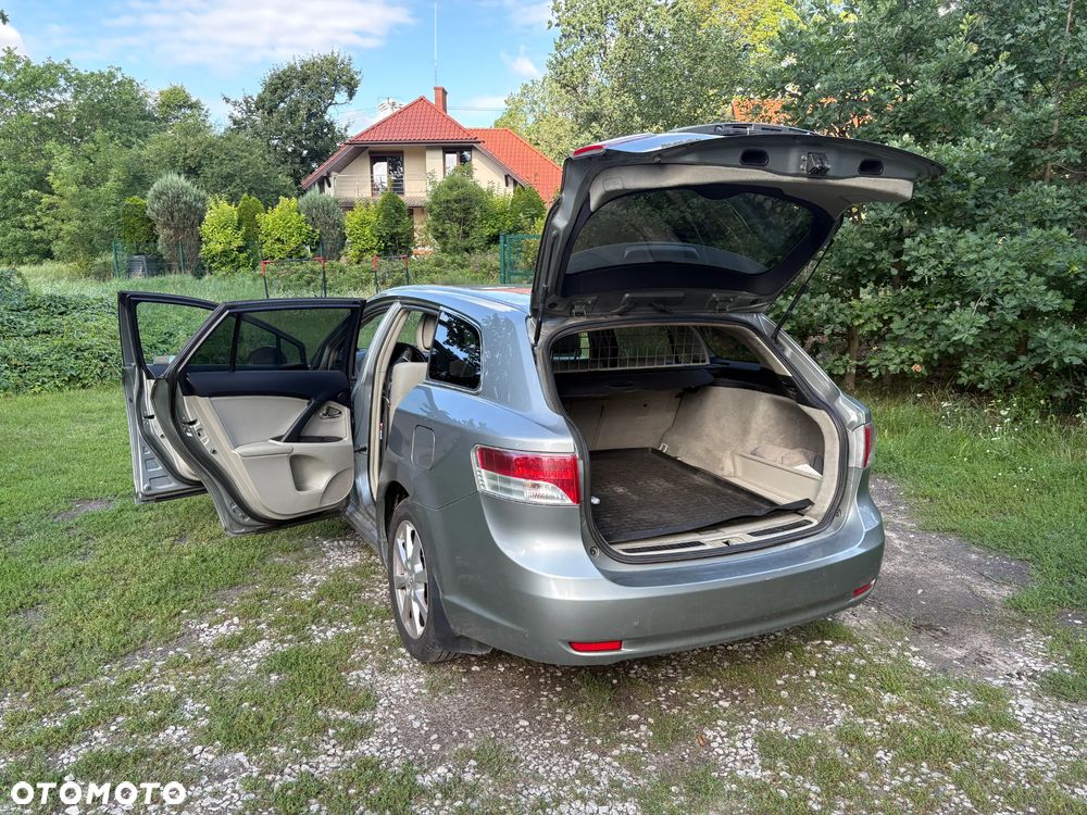 Toyota Avensis 2.0 D-4D Sol+NAVI - 10