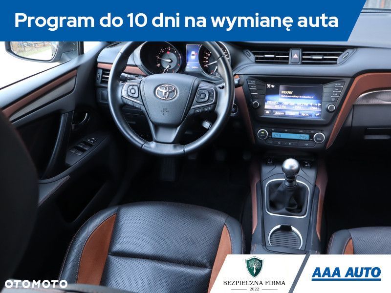 Toyota Avensis - 8