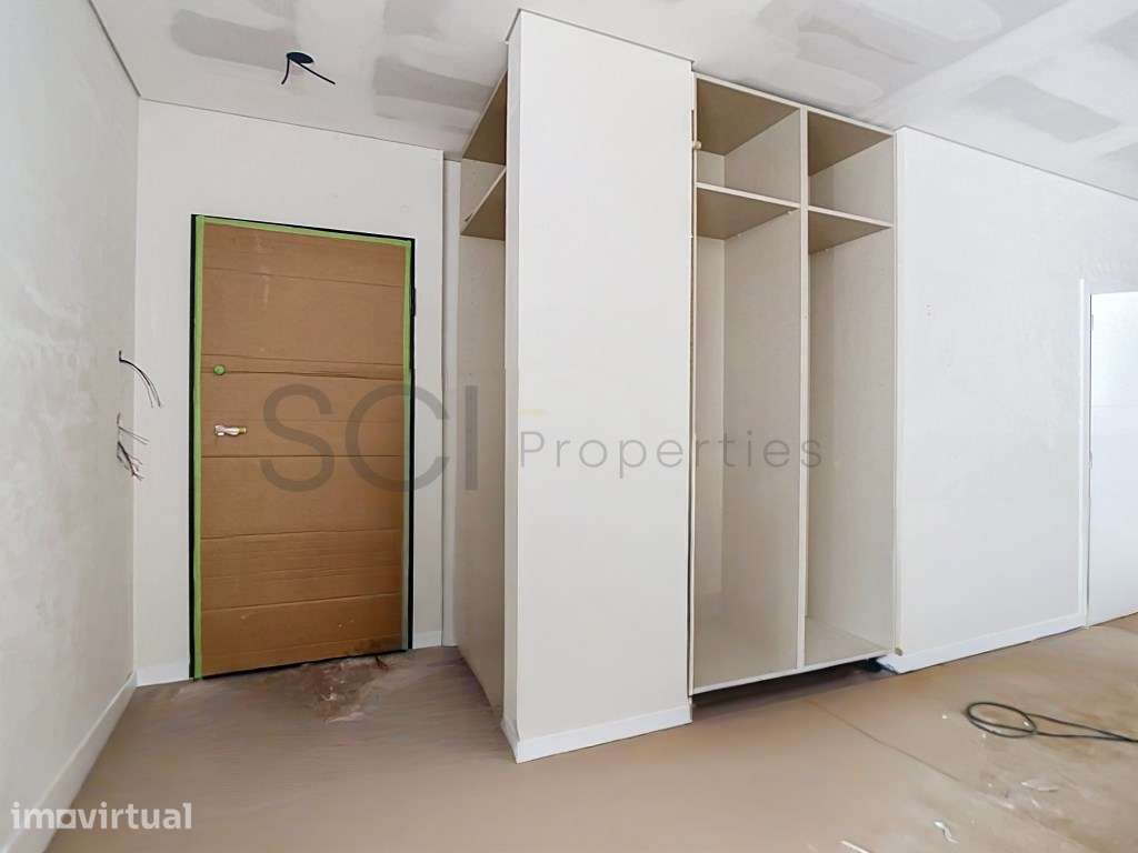 Extraordinário Apartamento T3+1 com amplas áreas em Coina - Grande imagem: 4/38
